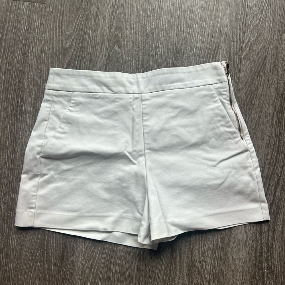 COPY - Lilly Pulitzer white shorts with zipper detail